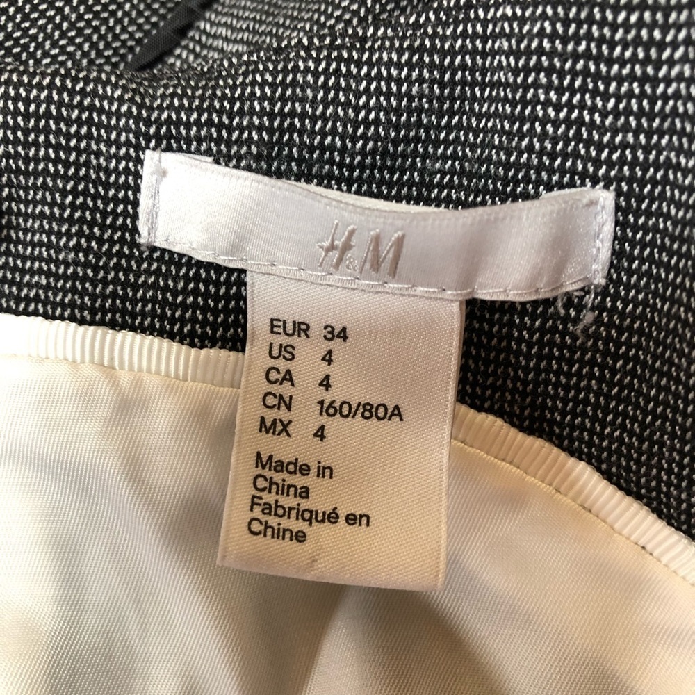 H&M Sleeveless Dress with Piping - Picture 3 of 3